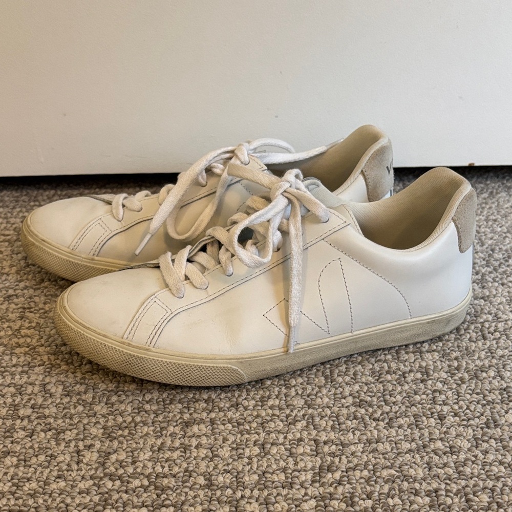 Veja Leather Sneakers size 39/ US 8